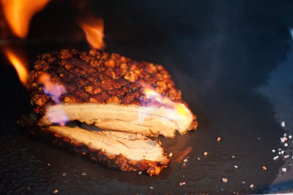 Speck gebraten mit Feuer fotografiert